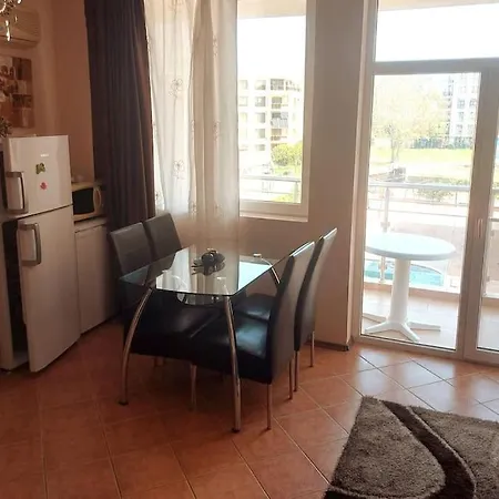 Charming Sunny 2 Bedrooms 1 Bath Appartement